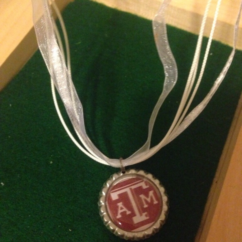 🏈🏈 Texas A&M necklace🏈🏈 Final price drop